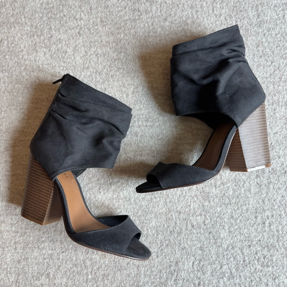 Vintage Black Open-Toe Heels